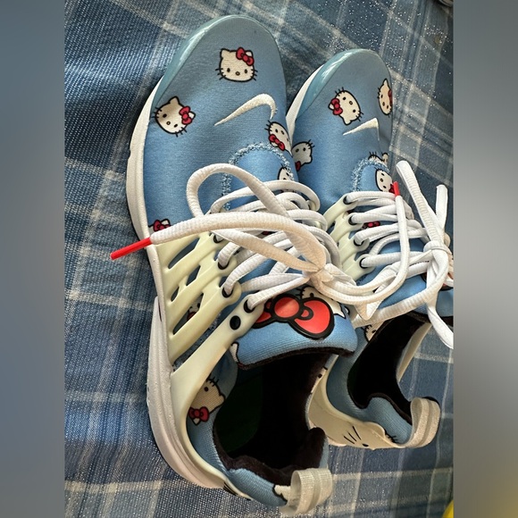 Hello Kitty Nike Tennis Shoes. Size 9 Men’s. Size 11 Women’s. - Picture 3 of 6